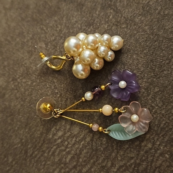 VTG Whimsical Pearl Grape Cluster Floral Stick Post Dangle Earrings - Picture 2 of 4